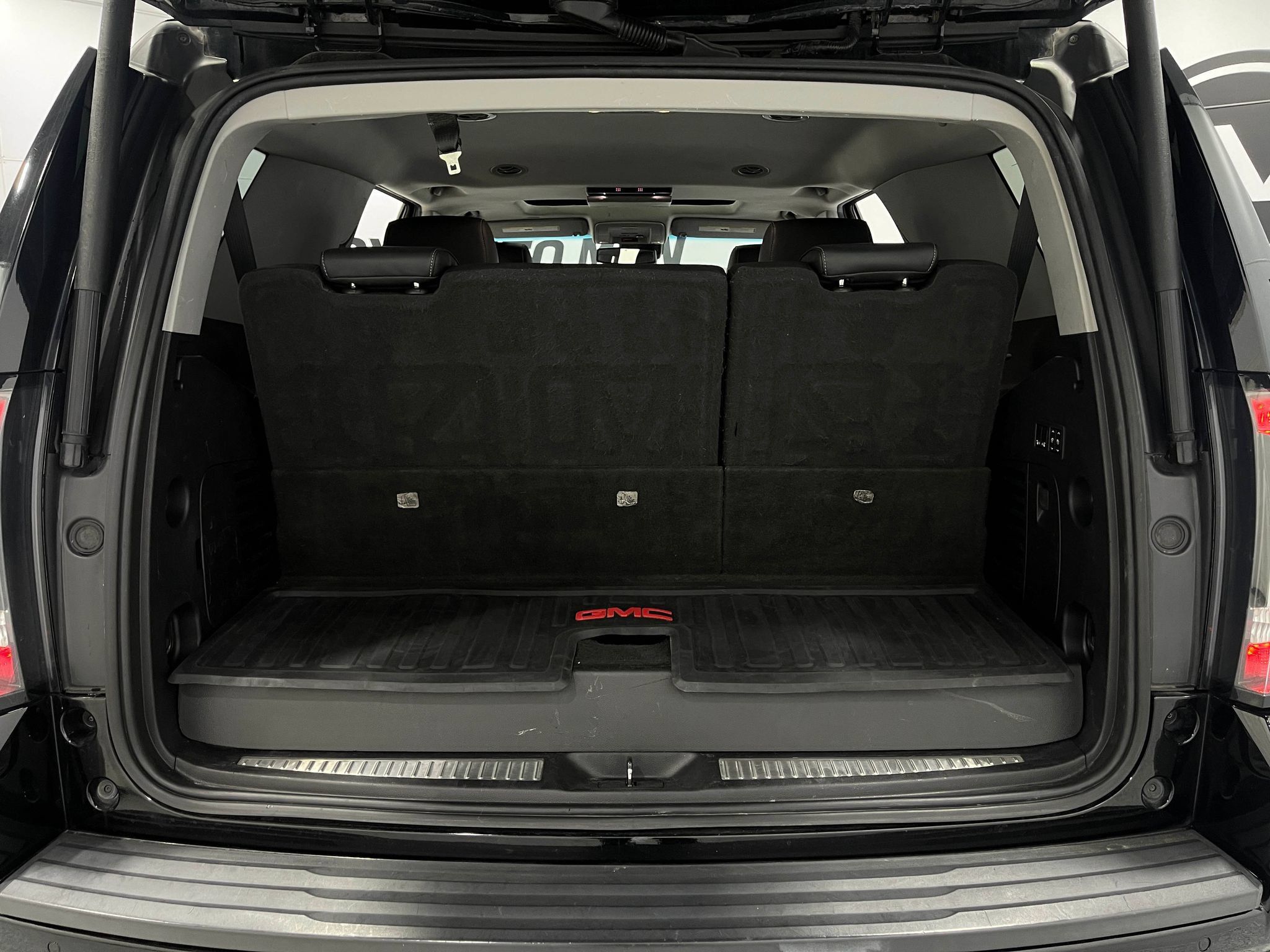 Used 2019 GMC Yukon SLT w/ Premium Edition AWD/4WD image 26