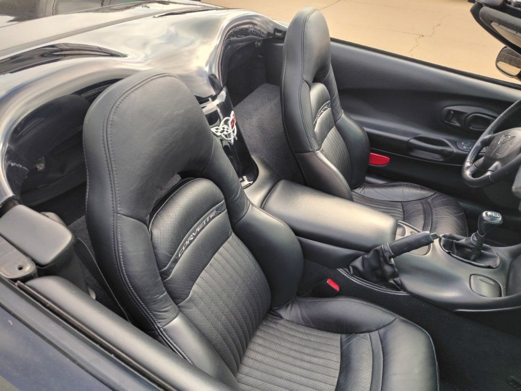 Used 2003 Chevrolet Corvette Convertible RWD image 9