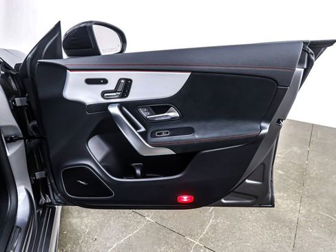 Used 2023 Mercedes-Benz CLA 250 image 25