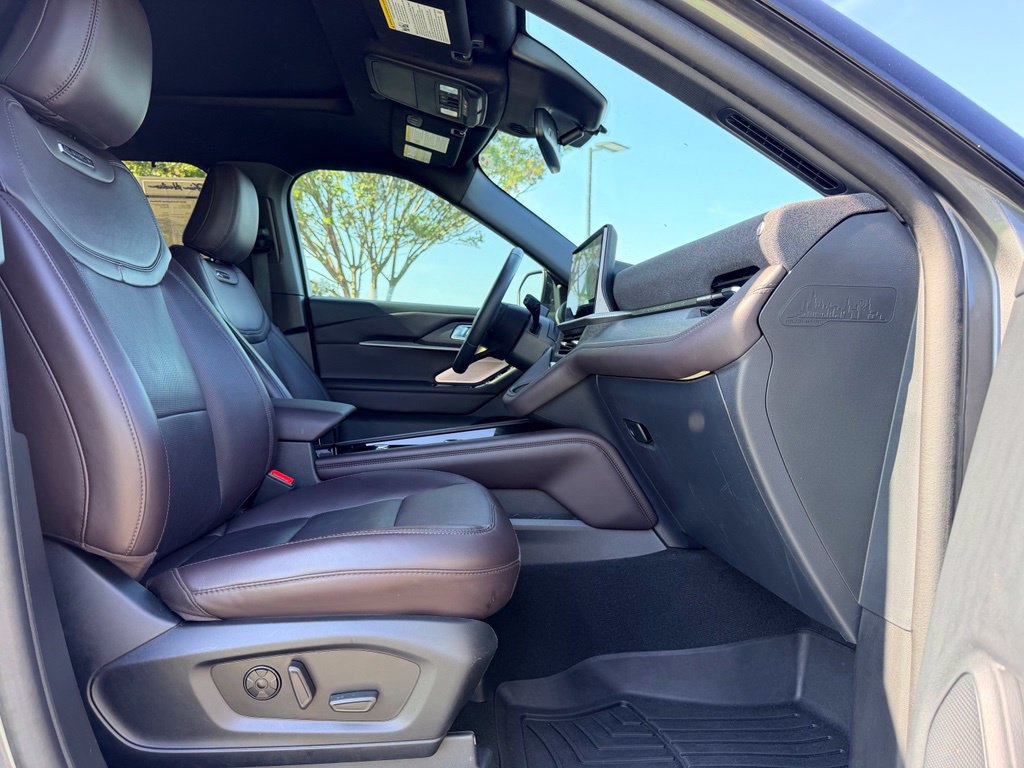 Certified 2025 Ford Explorer Platinum RWD image 10