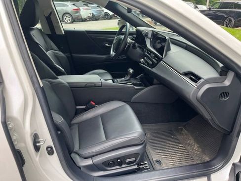 Used 2023 Lexus ES 300h w/ Premium Package FWD image 11