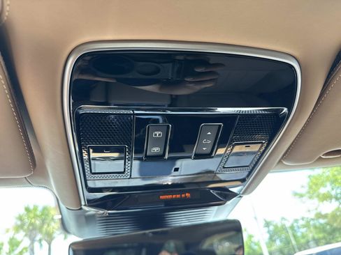 Used 2025 Land Rover Range Rover Autobiography AWD/4WD image 29