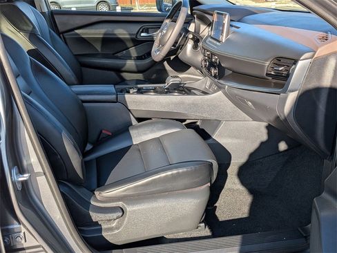 Used 2023 Nissan Rogue SV w/ SV Premium Package image 22