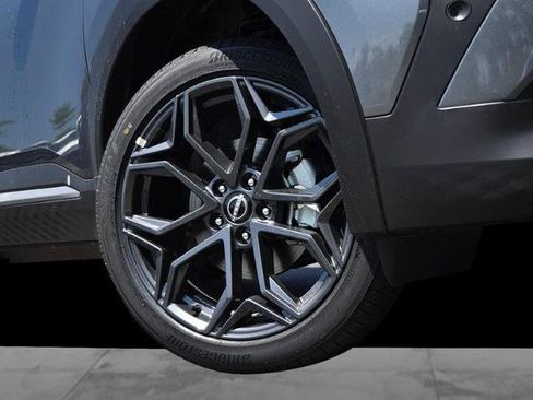 New 2025 Nissan Kicks SR image 3