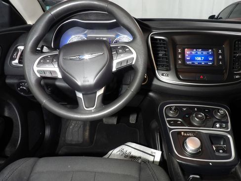 Used 2016 Chrysler 200 Limited image 10