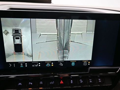 Used 2023 Chevrolet Silverado 1500 ZR2 w/ Technology Package image 19