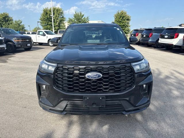 Used 2025 Ford Explorer ST AWD/4WD image 2