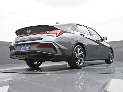 Certified 2025 Hyundai Elantra Sport image 36