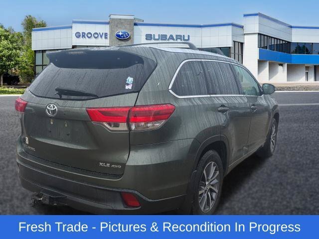 Used 2017 Toyota Highlander XLE AWD/4WD image 5
