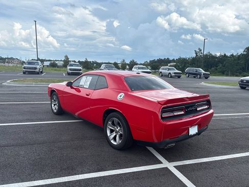 Used 2022 Dodge Challenger SXT RWD image 27