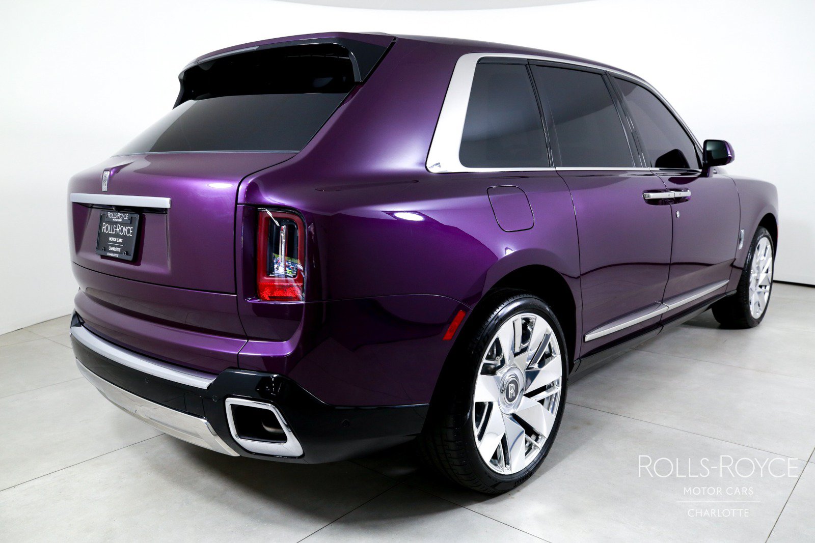 Certified 2025 Rolls-Royce Cullinan AWD/4WD image 2