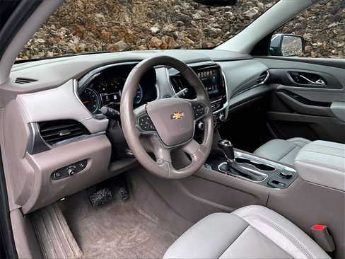 Used 2018 Chevrolet Traverse Premier image 12