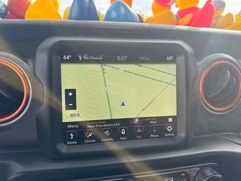Used 2022 Jeep Gladiator Mojave w/ Cold Weather Group AWD/4WD image 8