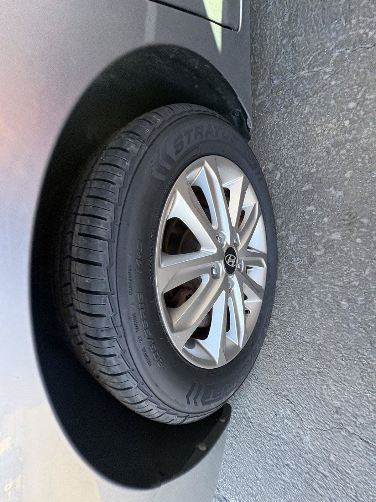Used 2015 Hyundai Elantra SE w/ Option Group 02 FWD image 12