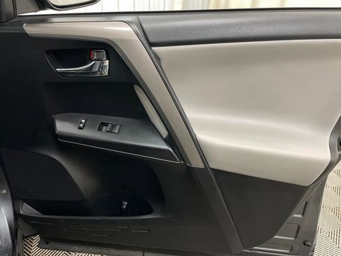 Used 2018 Toyota RAV4 XLE image 39