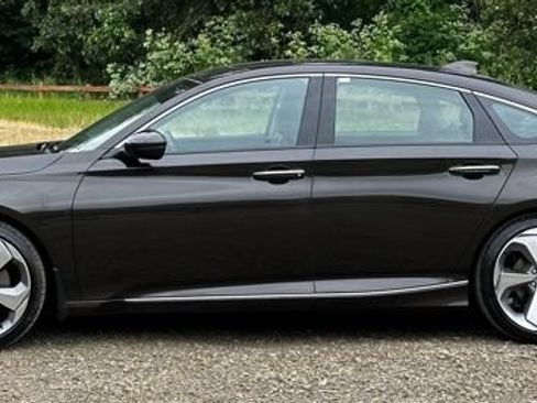 Used 2018 Honda Accord Touring image 6