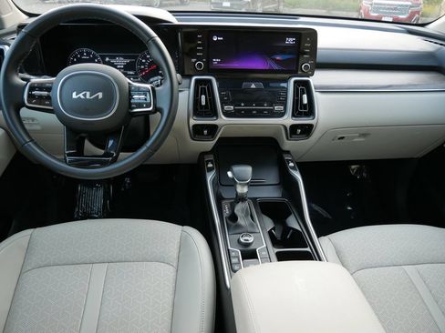 Used 2022 Kia Sorento EX w/ Panoramic Sunroof Package FWD image 13