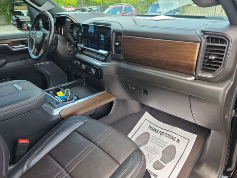 Certified 2024 Chevrolet Silverado 2500 High Country w/ High Country Premium Package AWD/4WD image 11