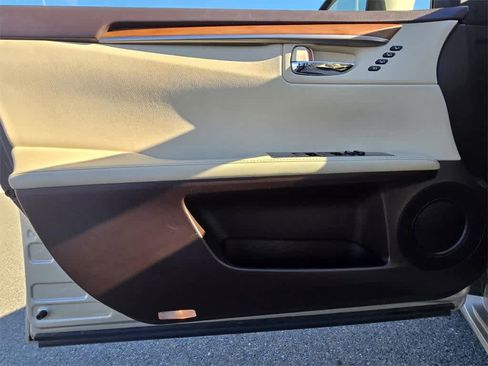 Used 2018 Lexus ES 300h image 14