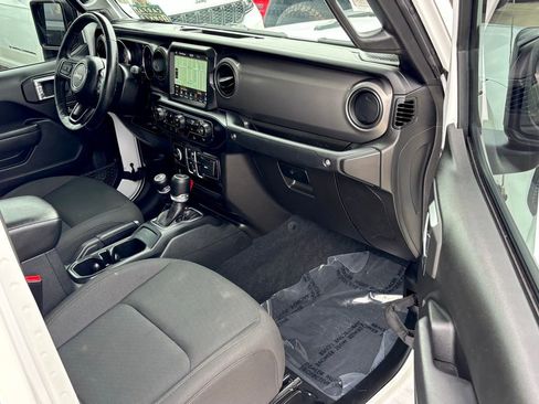 Used 2022 Jeep Gladiator Willys image 25