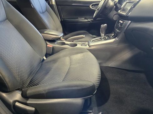 Used 2019 Nissan Sentra SR FWD image 7