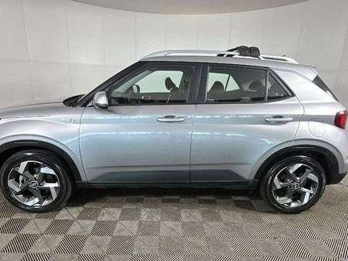 Certified 2023 Hyundai Venue SEL FWD image 5