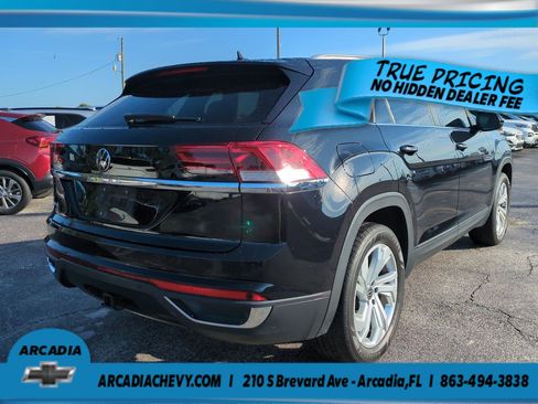 Used 2020 Volkswagen Atlas Cross Sport SE w/ Towing Package FWD image 4