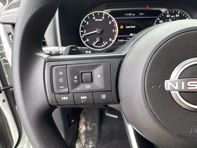 Used 2024 Nissan Rogue S AWD/4WD image 13