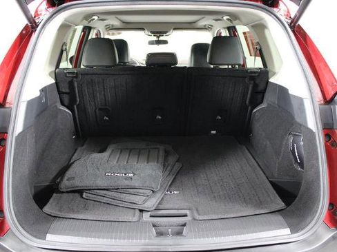 Certified 2021 Nissan Rogue SV w/ Premium Package image 17