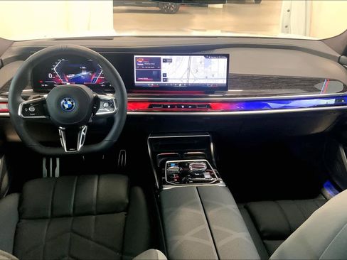 Used 2024 BMW i7 xDrive60 w/ Executive Package image 5