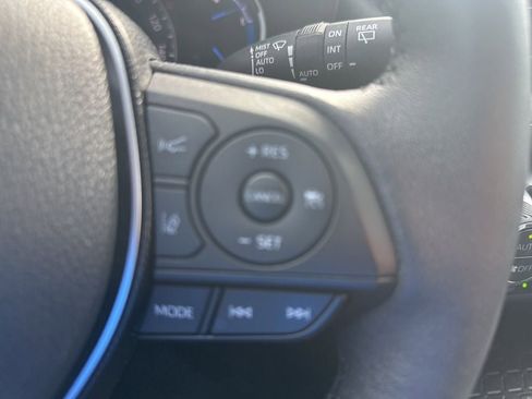 Used 2021 Toyota RAV4 Limited image 18