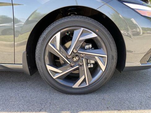 New 2025 Hyundai Elantra Limited image 44