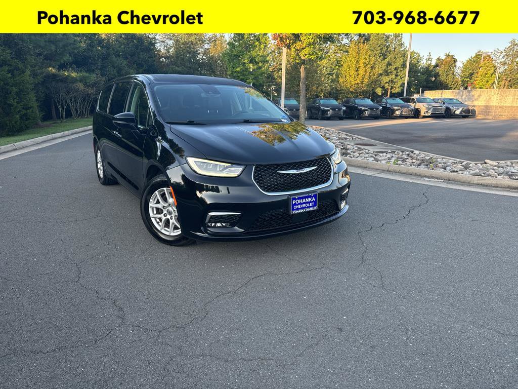 Used 2024 Chrysler Pacifica Touring-L FWD image 1