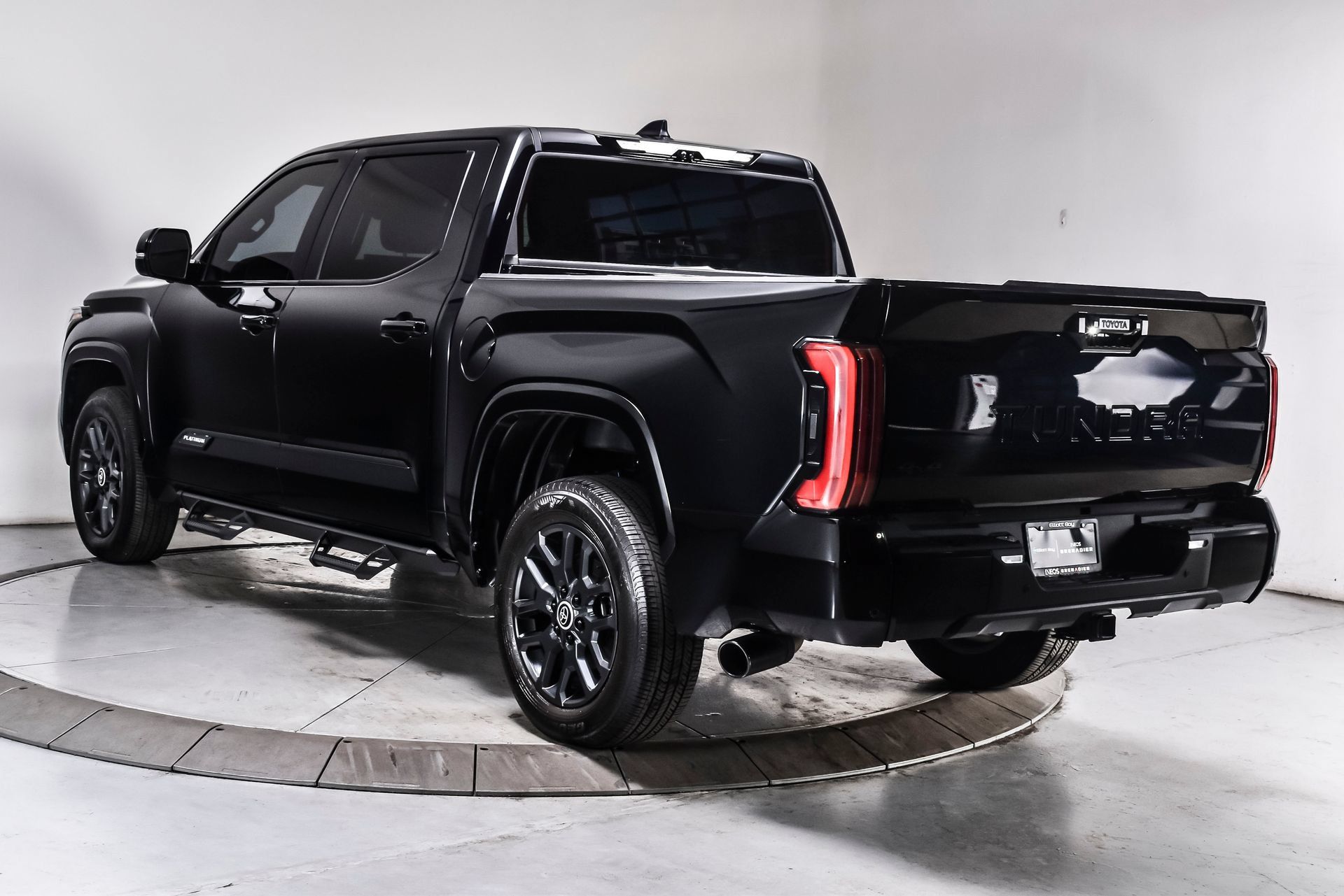 Used 2024 Toyota Tundra Platinum AWD/4WD image 4