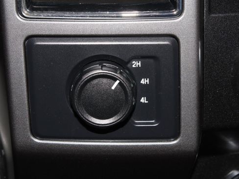 Used 2020 Ford F150 XLT image 12