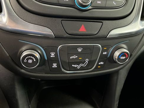 Used 2021 Chevrolet Equinox LT AWD/4WD image 16