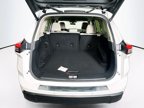 Used 2024 Nissan Rogue SV image 30