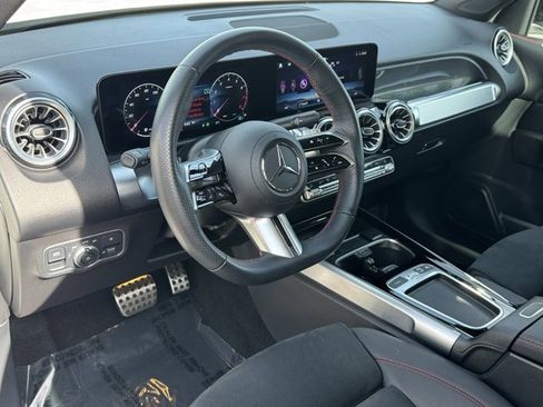Used 2025 Mercedes-Benz GLB 250 image 17