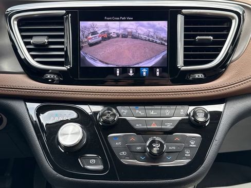 Used 2018 Chrysler Pacifica Limited w/ Tire & Wheel Group image 36