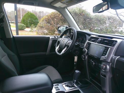 Used 2021 Toyota 4Runner SR5 image 33