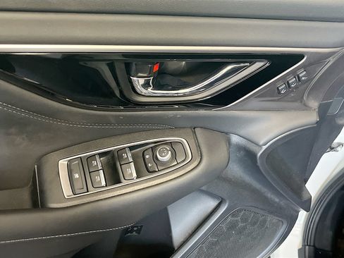 Used 2025 Subaru Outback Limited AWD/4WD image 18