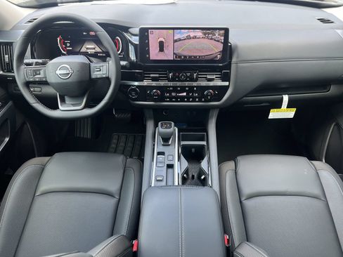 New 2026 Nissan Pathfinder SL FWD image 2