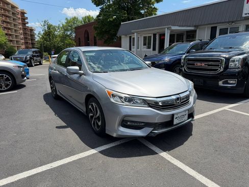 Used 2016 Honda Accord EX-L image 2
