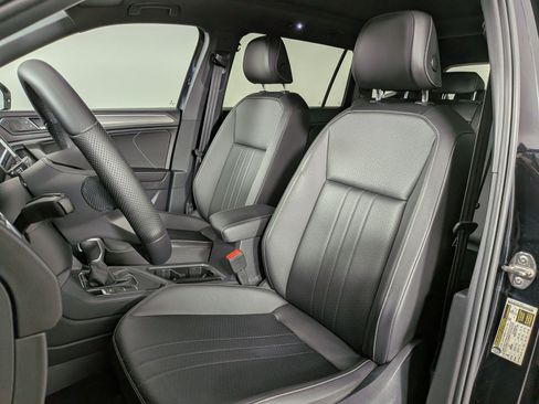 Used 2022 Volkswagen Tiguan SE R-Line FWD image 5