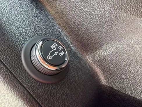 Used 2025 Cadillac XT5 Luxury w/ LPO, Floor Liner Package FWD image 10
