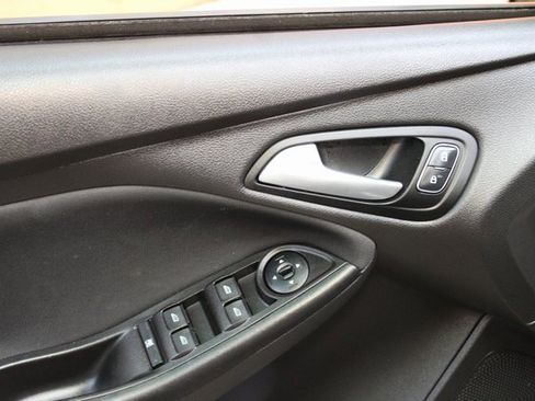 Used 2017 Ford Focus SE image 12