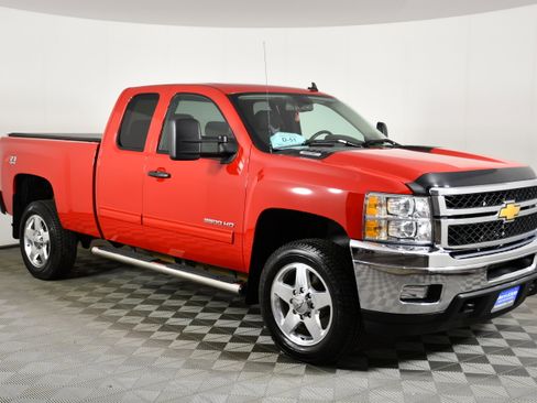 Used 2013 Chevrolet Silverado 2500 LT w/ Interior Plus Package AWD/4WD image 4