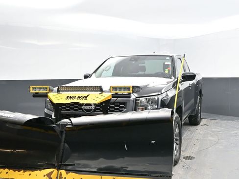 Used 2025 Nissan Frontier SV image 4