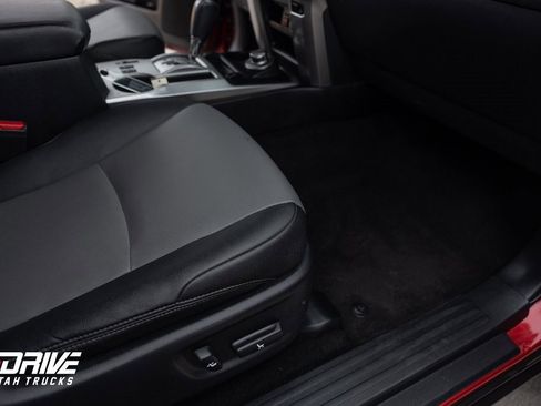 Used 2022 Toyota 4Runner SR5 Premium image 17