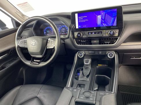 Used 2024 Toyota Grand Highlander AWD image 16